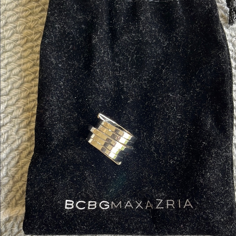 BCBGMAXAZRIA Statement ring, 8